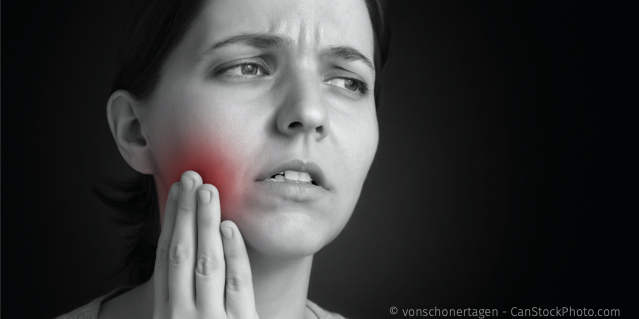 Wenn ein Zahn heftig auf Wärme reagiert, besteht eine starke Entzündung des Zahnnervs, die zu seinem Absterben führen kann. Wenn die Wärme-Empfindlichkeit plötzlich nachlässt, ist der Zahnnerv mit großer Wahrscheinlichkeit abgestorben.